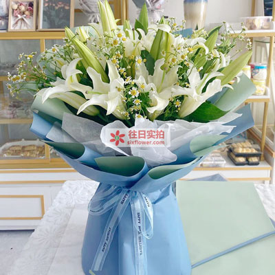 保山8支白色多头百合洋甘菊，互倾的思念